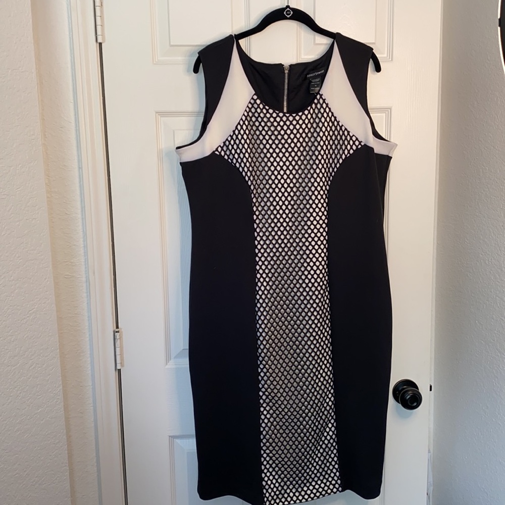 NWT Ashley Stewart Black & White Mesh Panel Sheath Dress Size 18 - Picture 4 of 5